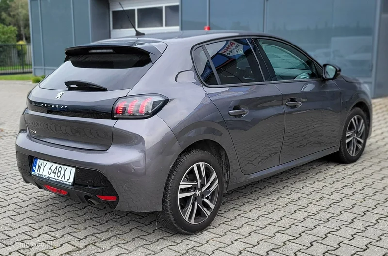 Peugeot 208 5