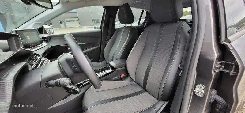 Peugeot 208 10