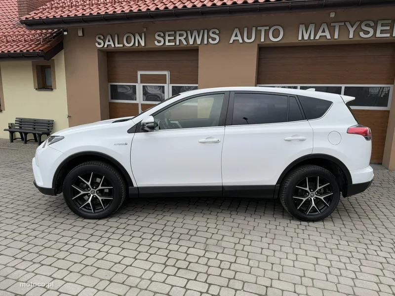 Toyota RAV 4 XA40 11