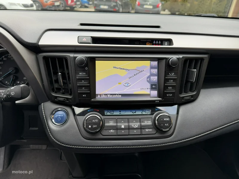 Toyota RAV 4 XA40 17