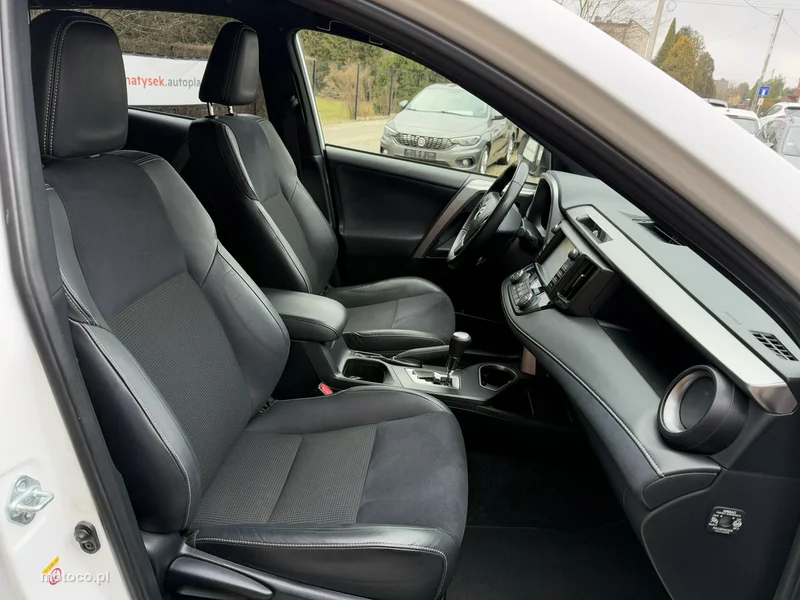Toyota RAV 4 XA40 24