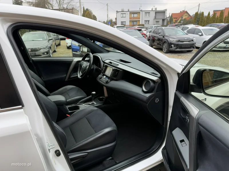 Toyota RAV 4 XA40 25