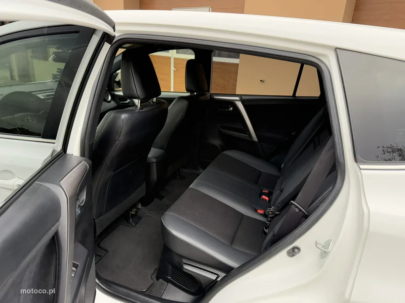 Toyota RAV 4 XA40 26