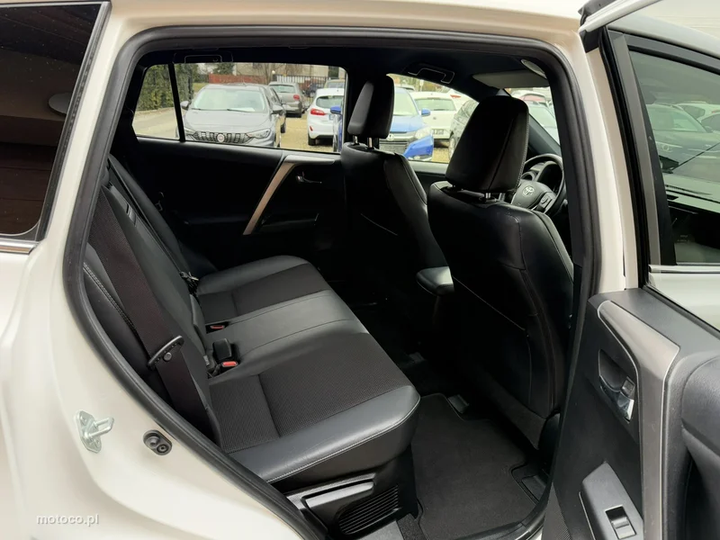 Toyota RAV 4 XA40 27