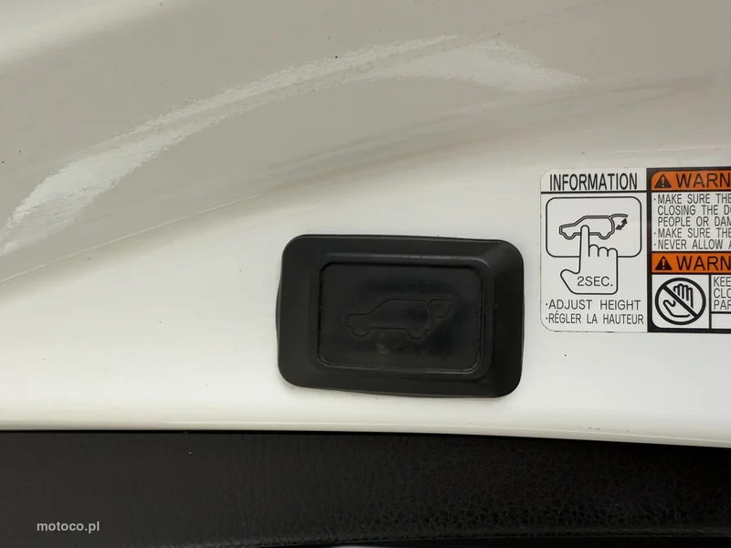 Toyota RAV 4 XA40 28