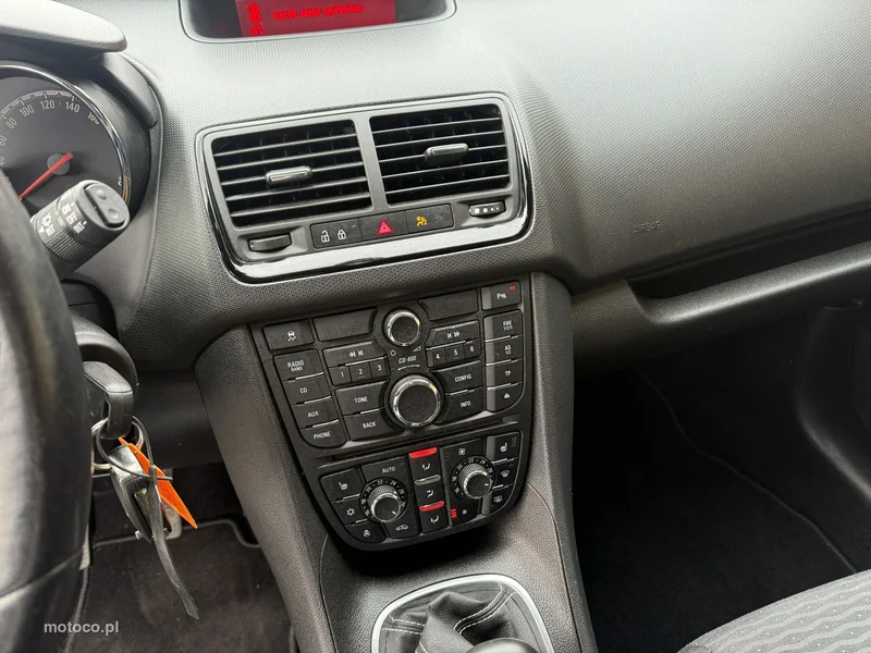 Opel Meriva B 17