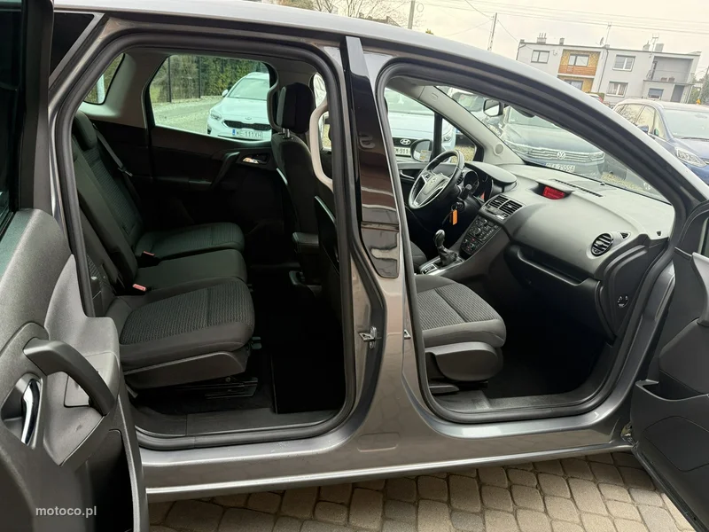 Opel Meriva B 23