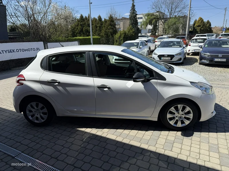 Peugeot 208 5