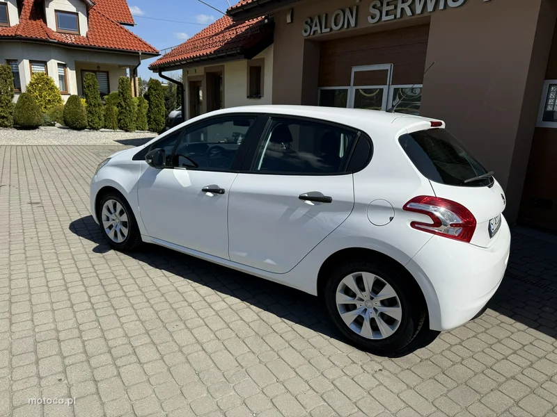 Peugeot 208 10