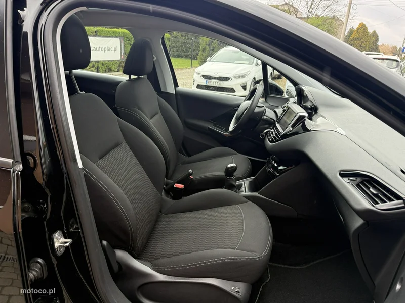 Peugeot 208 23