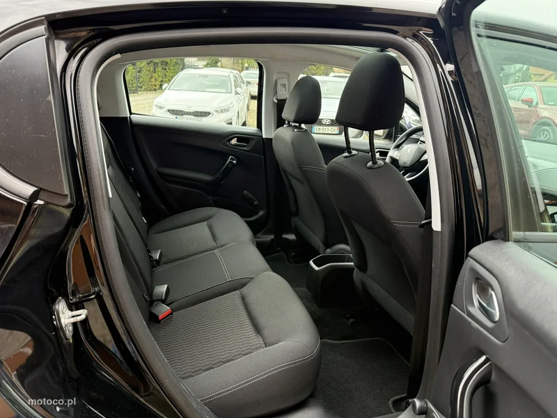 Peugeot 208 25