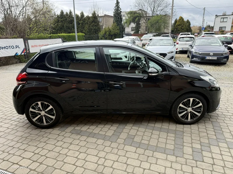 Peugeot 208 5