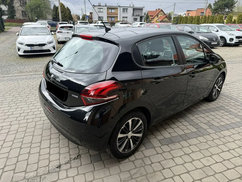 Peugeot 208 6