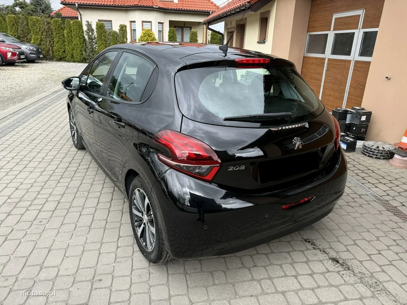 Peugeot 208 9
