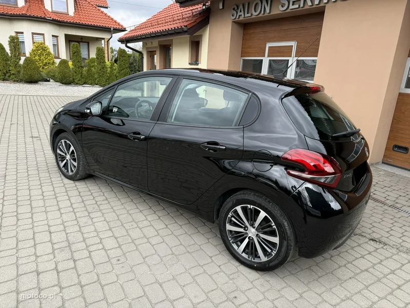 Peugeot 208 10