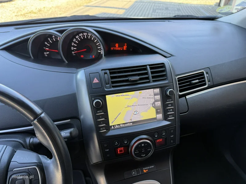 Toyota Verso 18