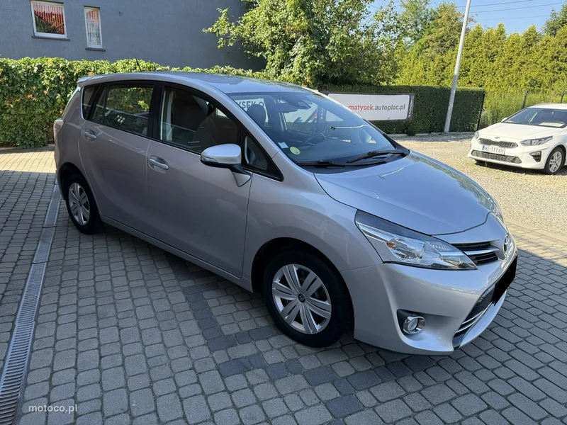 Toyota Verso 4