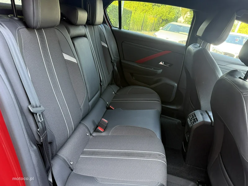 Opel Astra L 28