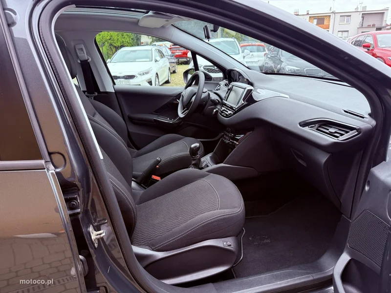Peugeot 208 23