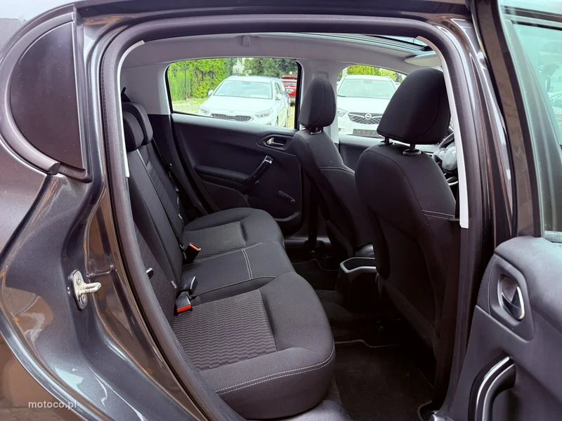 Peugeot 208 25
