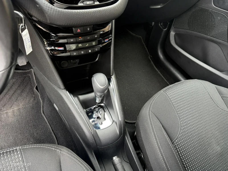 Peugeot 208 22