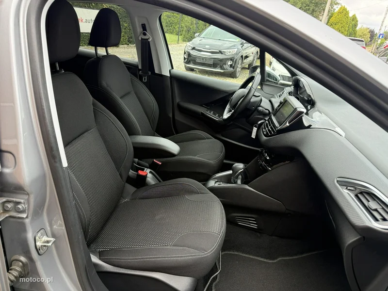 Peugeot 208 25
