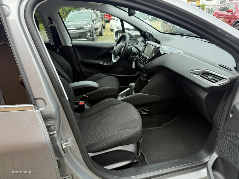 Peugeot 208 26