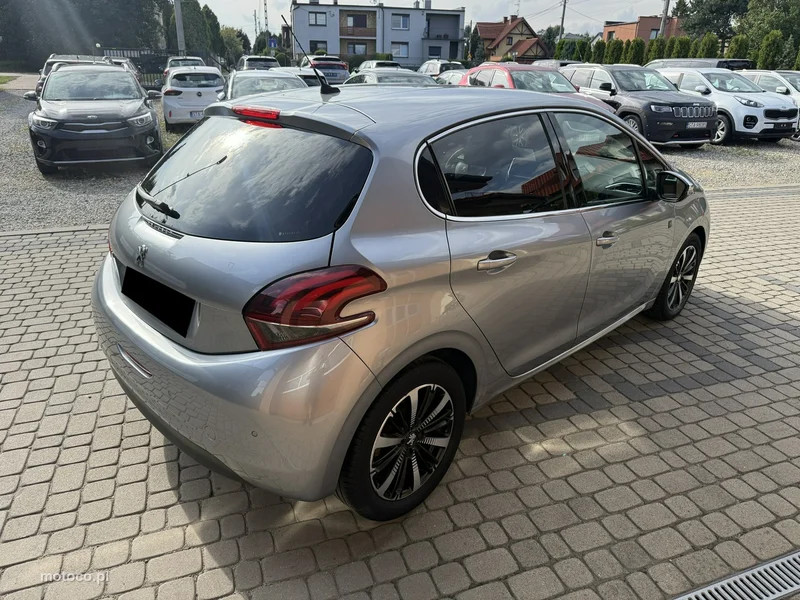 Peugeot 208 6