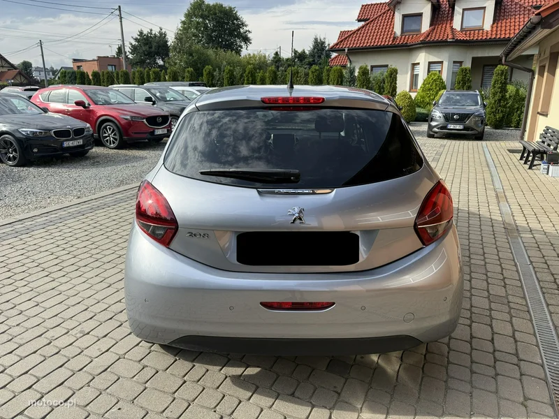 Peugeot 208 8