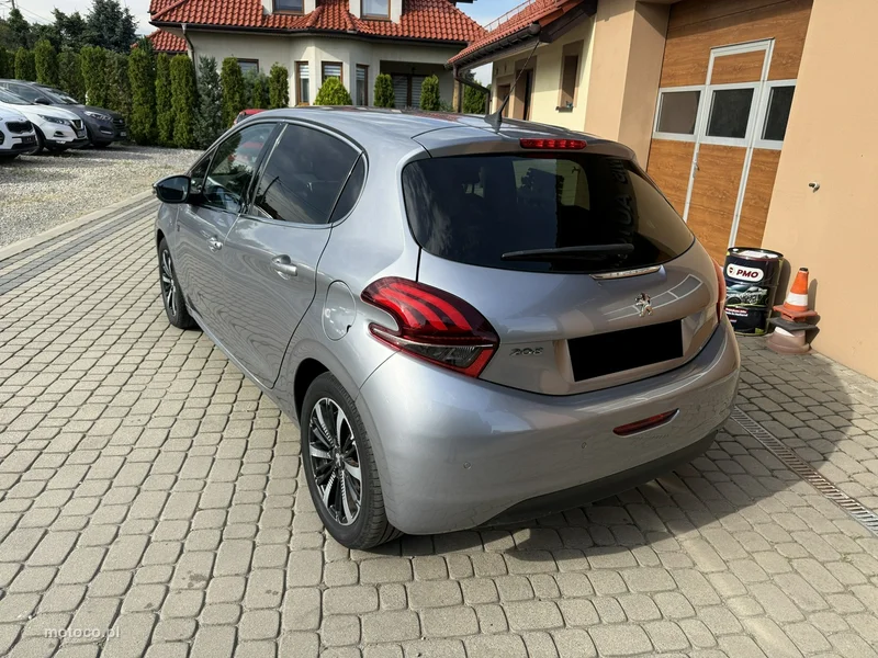 Peugeot 208 9