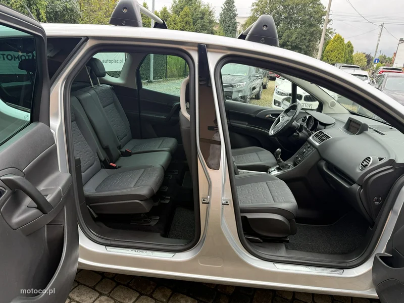 Opel Meriva B 22