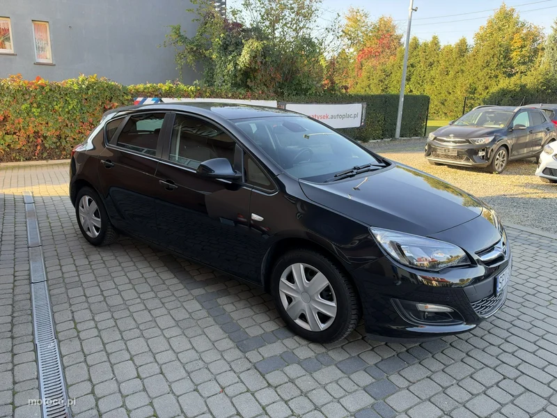 Opel Astra J 4