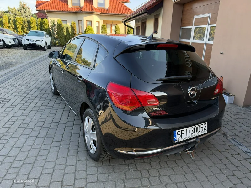 Opel Astra J 9