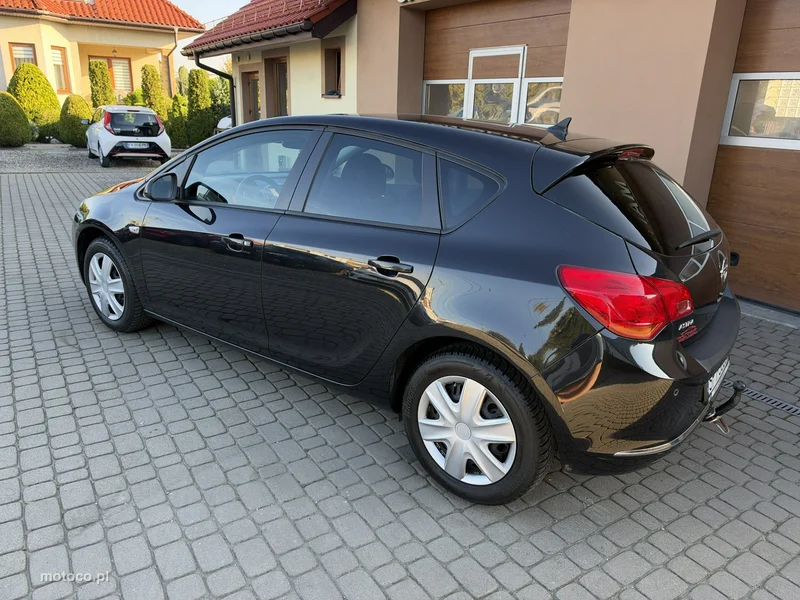 Opel Astra J 10