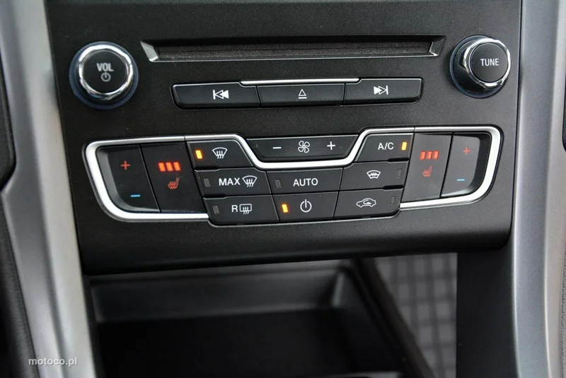 Ford Mondeo V 29