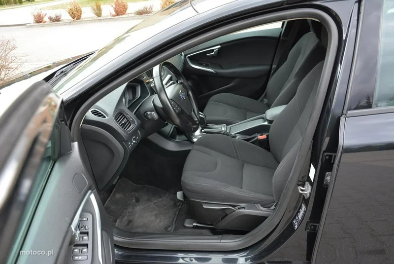 Volvo V40 16