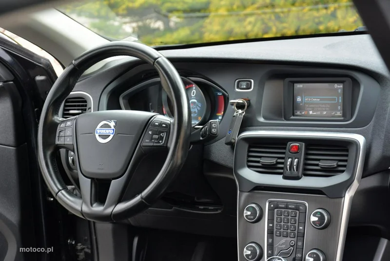 Volvo V40 23