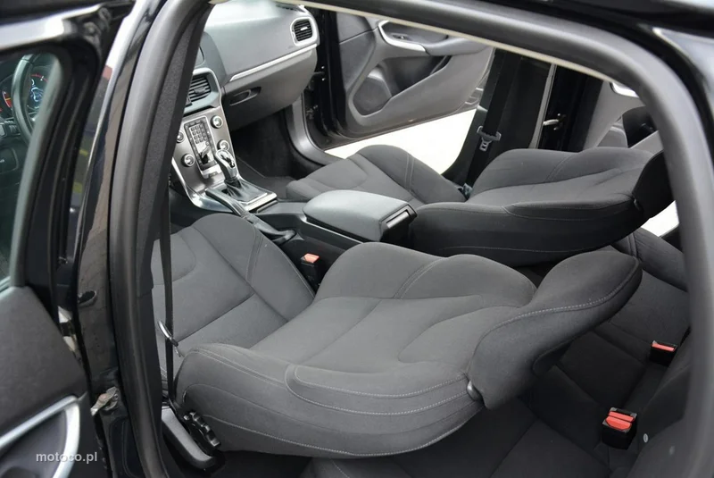 Volvo V40 24