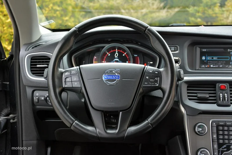 Volvo V40 25