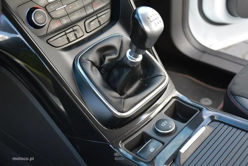 Ford Kuga II 38