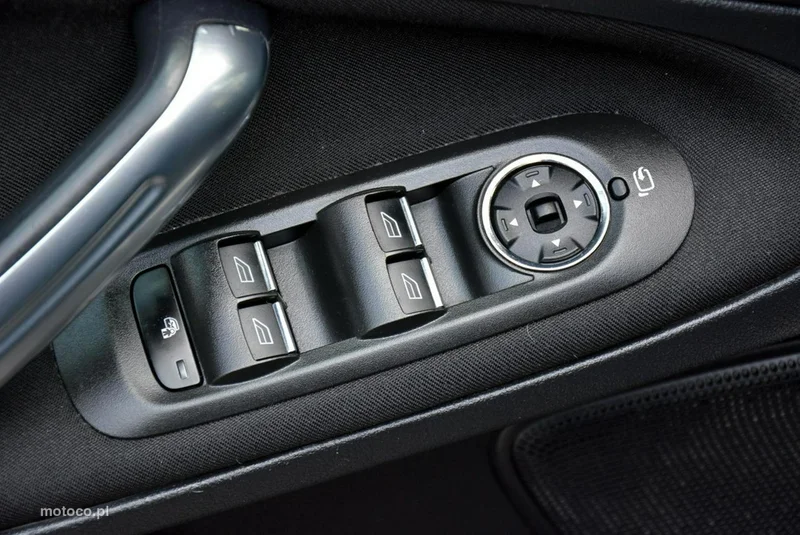 Ford S-Max I 28