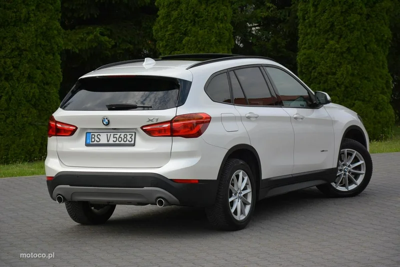 BMW X1 F48 12