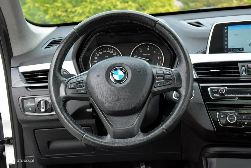 BMW X1 F48 23
