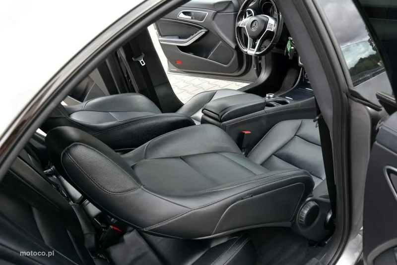 Mercedes-Benz CLA C117 CLA 200 21
