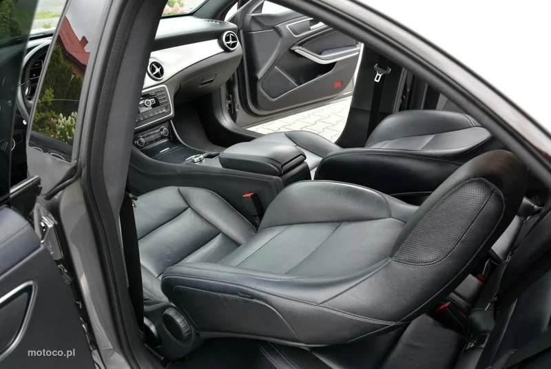 Mercedes-Benz CLA C117 CLA 200 24