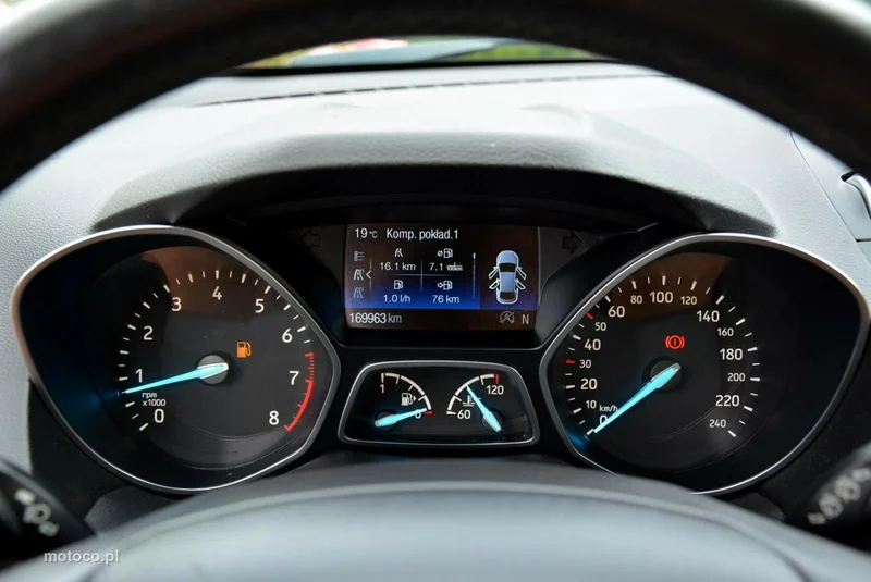 Ford Kuga II 25