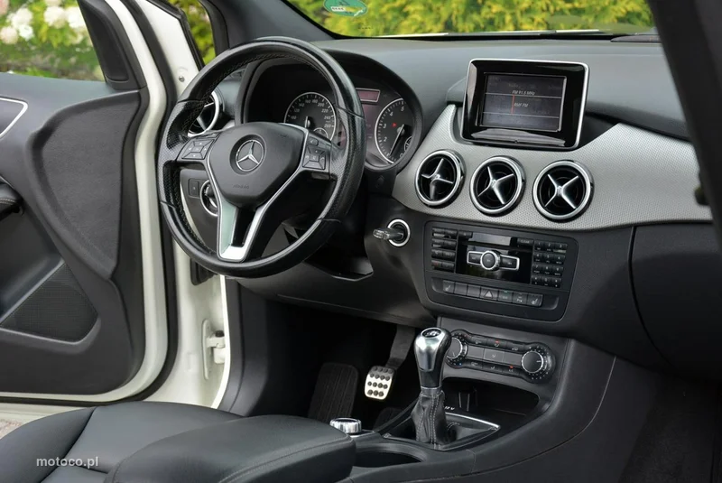 Mercedes-Benz Klasa B W246 B 180 23