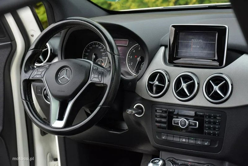 Mercedes-Benz Klasa B W246 B 180 24