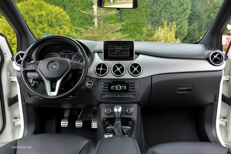 Mercedes-Benz Klasa B W246 B 180 27