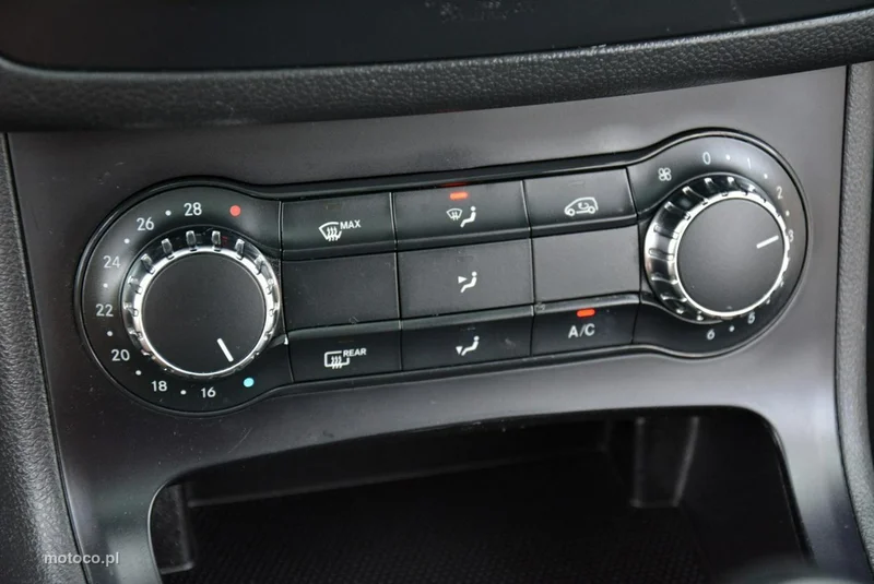 Mercedes-Benz Klasa B W246 B 180 32